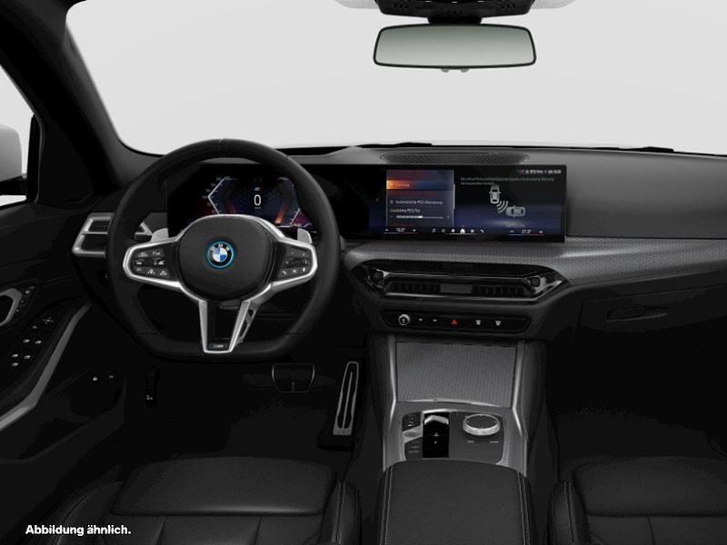 Weiß Gebraucht 2024 BMW 330e Kombi | 54.554 € - Bild 1/1