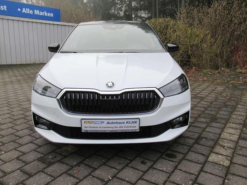Neu Skoda Fabia Drive 95 PS (69 kW) 2025 Moon white Limousine