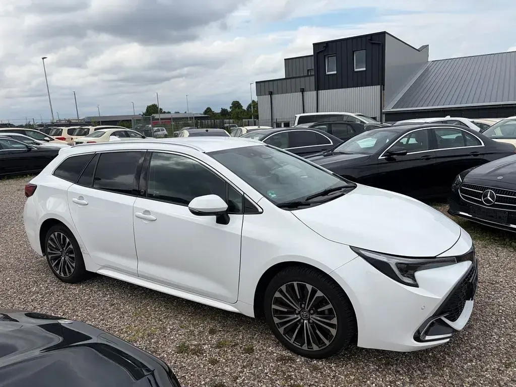 Gebraucht Toyota Corolla Team 98 PS (72 kW) 2025 Weiß Limousine