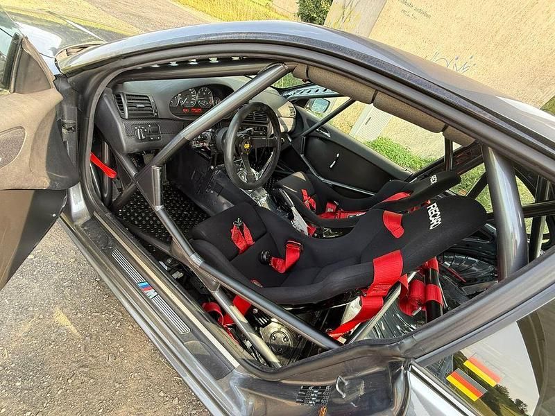 Grau Gebraucht 2003 BMW 330 Performance Coupé | 35.000 € - Bild 1/4