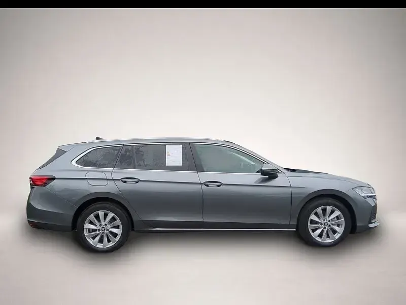 Neu Skoda Superb Selection 150 PS (110 kW) 2025 Grau Kombi