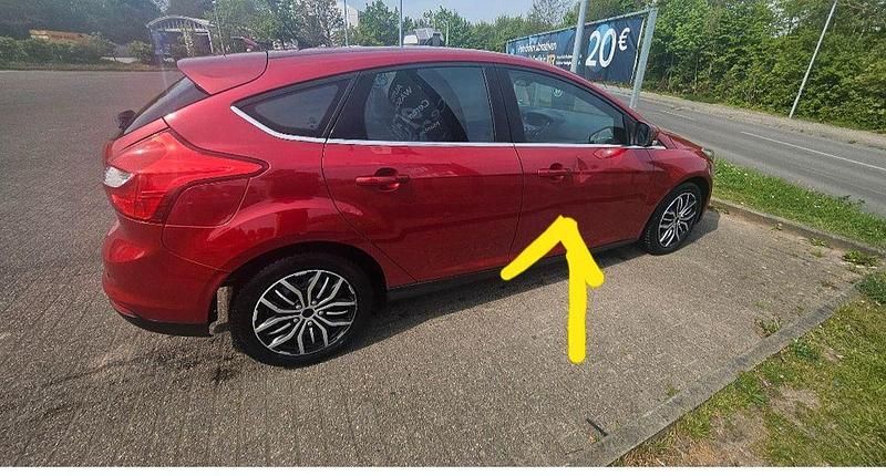 Gebraucht Ford Focus Titanium 150 PS (110 kW) 2011 Rot Limousine