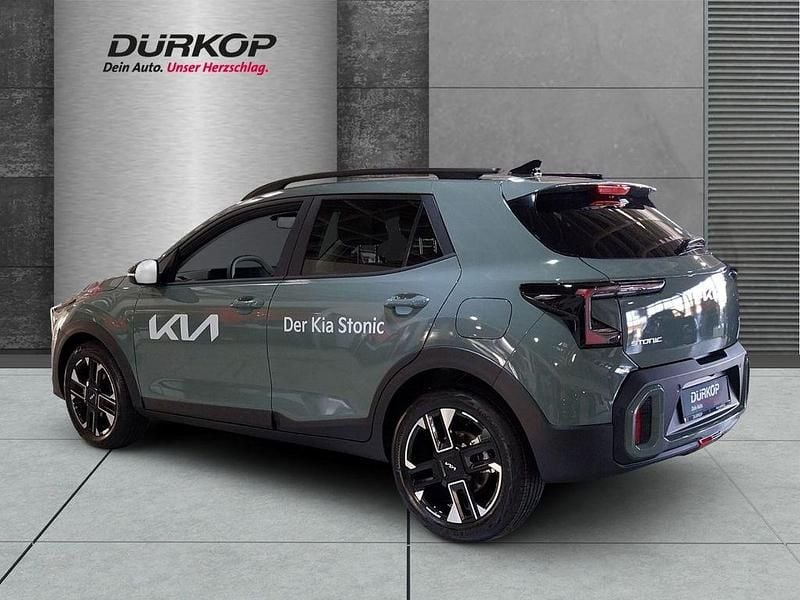 Neu Kia Stonic GT-Line 116 PS (85 kW) 2026 Adventure grün SUV