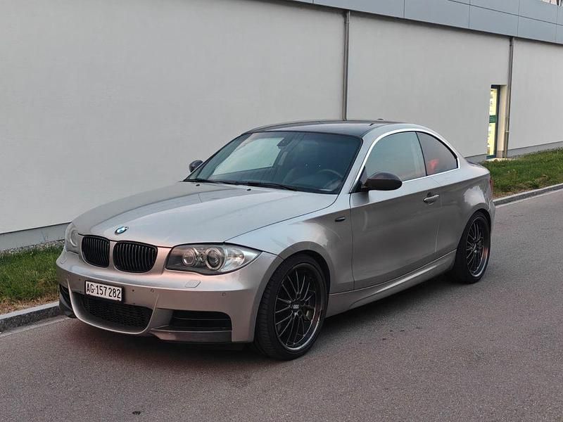 Silber Gebraucht 2008 BMW 135 Sport Line Kleinwagen | 9.500 € (Superpreis) - Bild 1/4