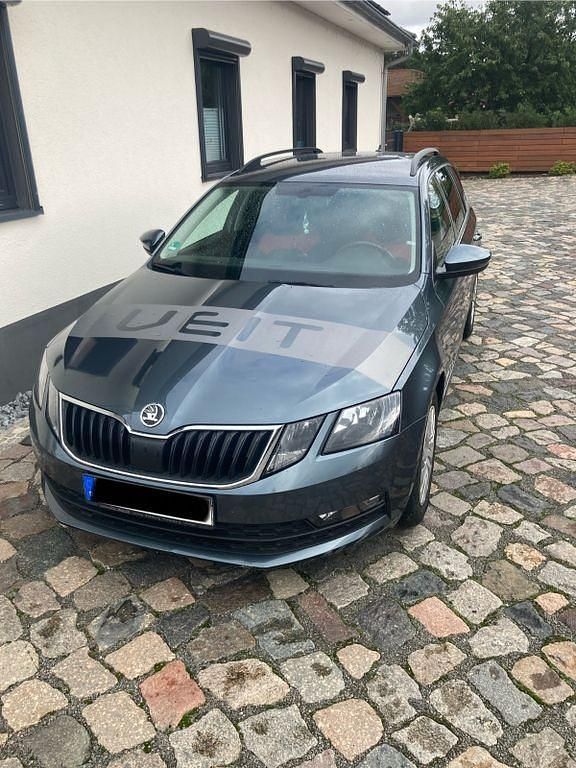 Schwarz Gebraucht 2020 Skoda Octavia Ambition Kombi | 14.995 € (Fairer Preis) - Bild 1/4