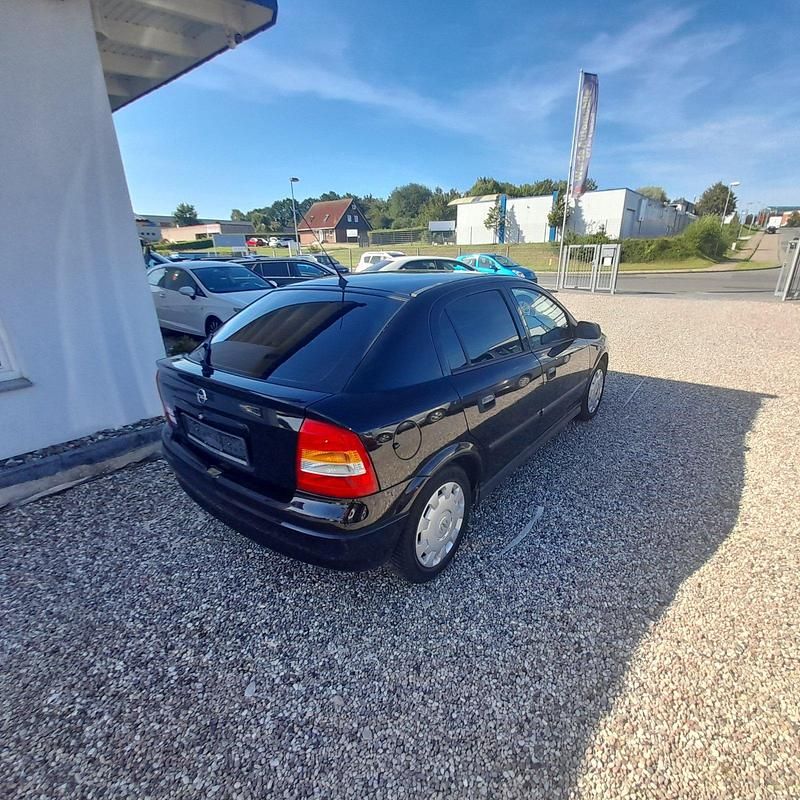 Second-hand Opel Astra 90 CP (66 kW) 2009 Negru Berlinǎ