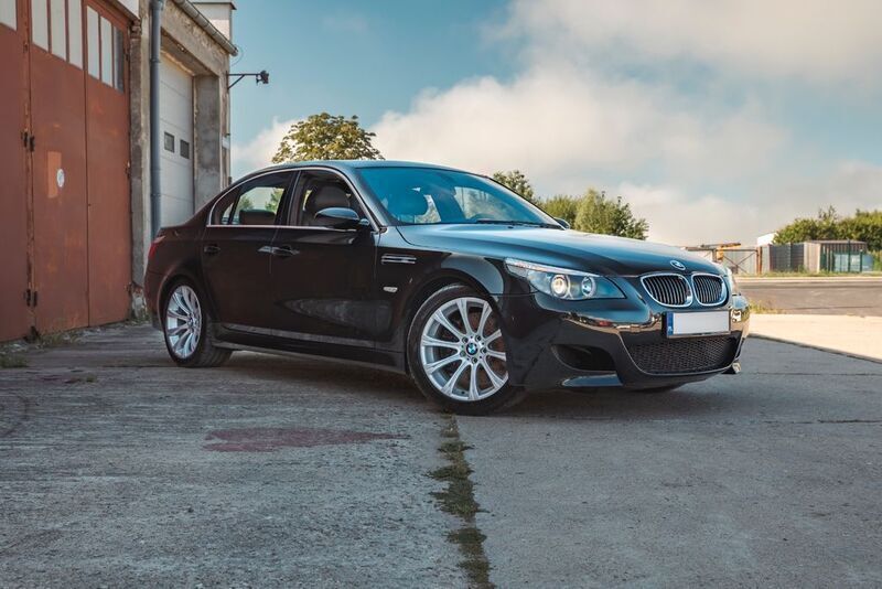 Second-hand BMW M5 507 CP (372 kW) 2006 Negru Berlinǎ