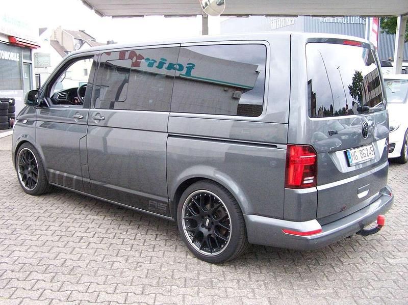 Gebraucht VW Multivan Highline 204 PS (150 kW) 2022 Grau Van