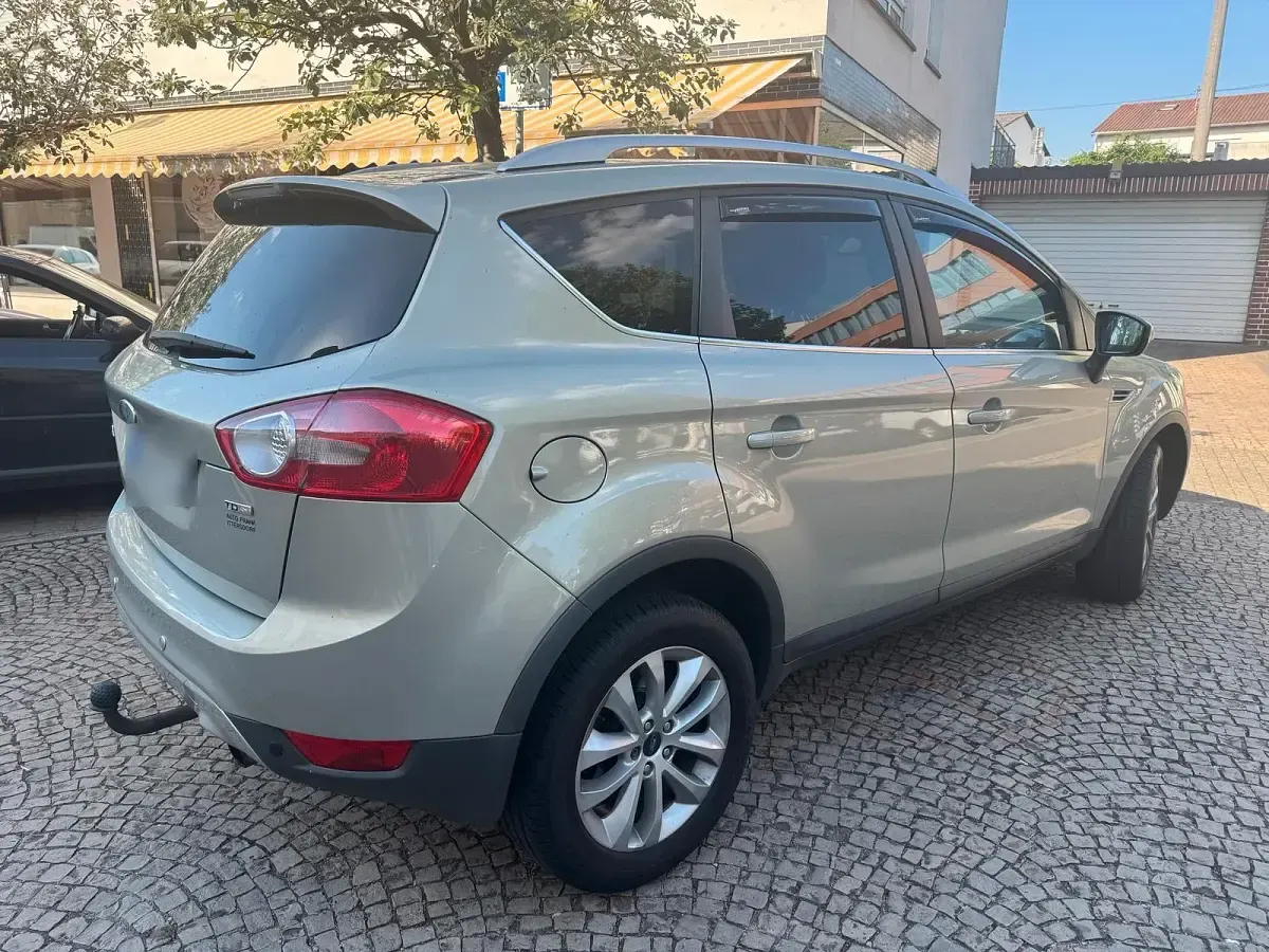 Gebraucht Ford Kuga Titanium 140 PS (102 kW) 2008 Beige SUV