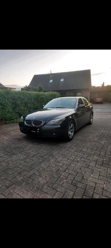 Schwarz Gebraucht 2006 BMW 523 Limousine | 1.950 € - Bild 1/4