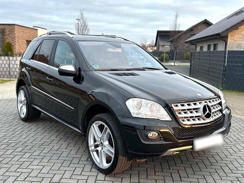 Gebraucht Mercedes ML320 226 PS (166 kW) 2008 Schwarz SUV