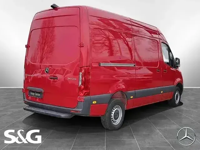Używany Mercedes Sprinter 170 KM (125 kW) 2022 Czerwony Van