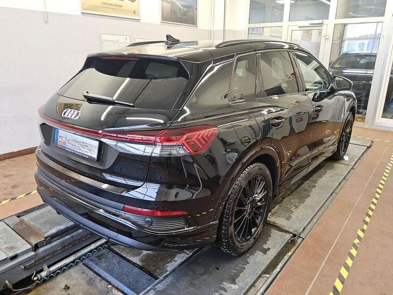 Gebraucht Audi Q4 e-tron Basis 150 kW (204 PS) 2023 Mythosschwarz metallic SUV