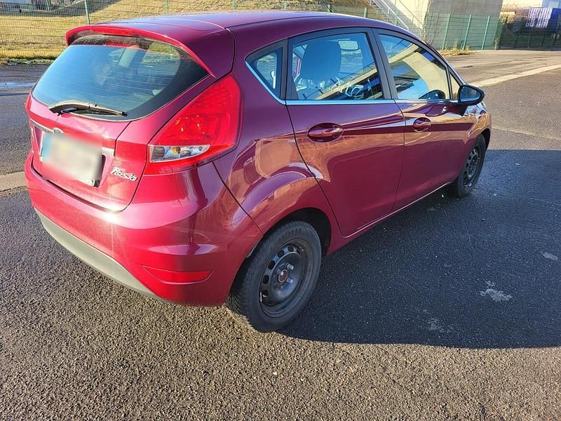 Gebraucht Ford Fiesta 82 PS (60 kW) 2009 Rot Kleinwagen