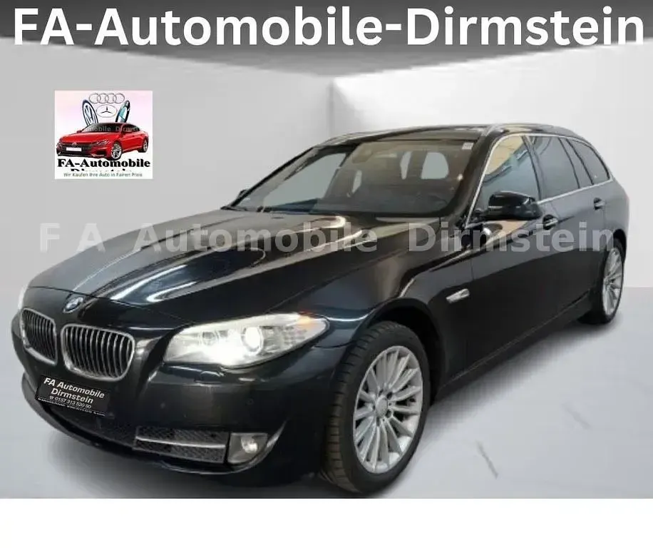 Gebraucht BMW 530 Sport Line 258 PS (189 kW) 2013 Saphirschwarz Kombi