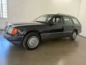 Gebraucht Mercedes E230 132 PS (97 kW) 1992 Schwarz Kombi