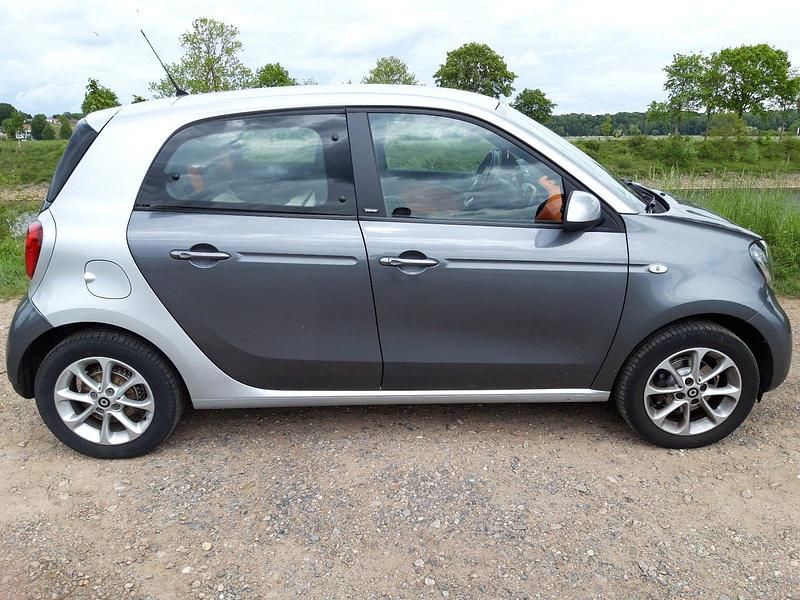 Grau Gebraucht 2015 Smart ForFour Passion Kleinwagen | 5.555 € (Superpreis) - Bild 1/4