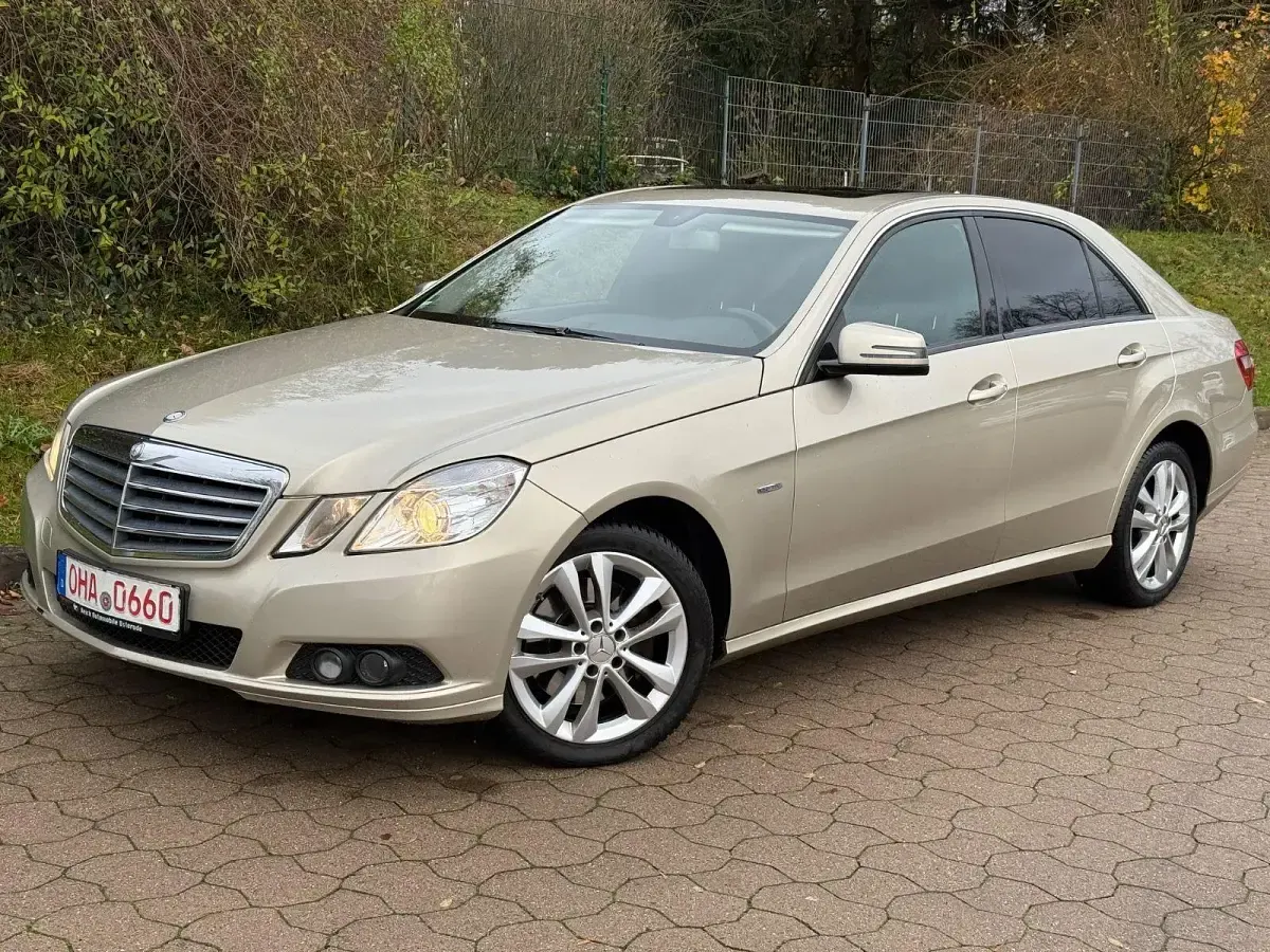 Second-hand Mercedes E250 204 CP (150 kW) 2011 Auriu Berlinǎ