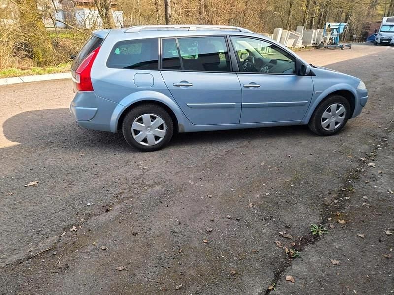 Gebraucht Renault Mégane GrandTour 111 PS (81 kW) 2008 Blau Kombi