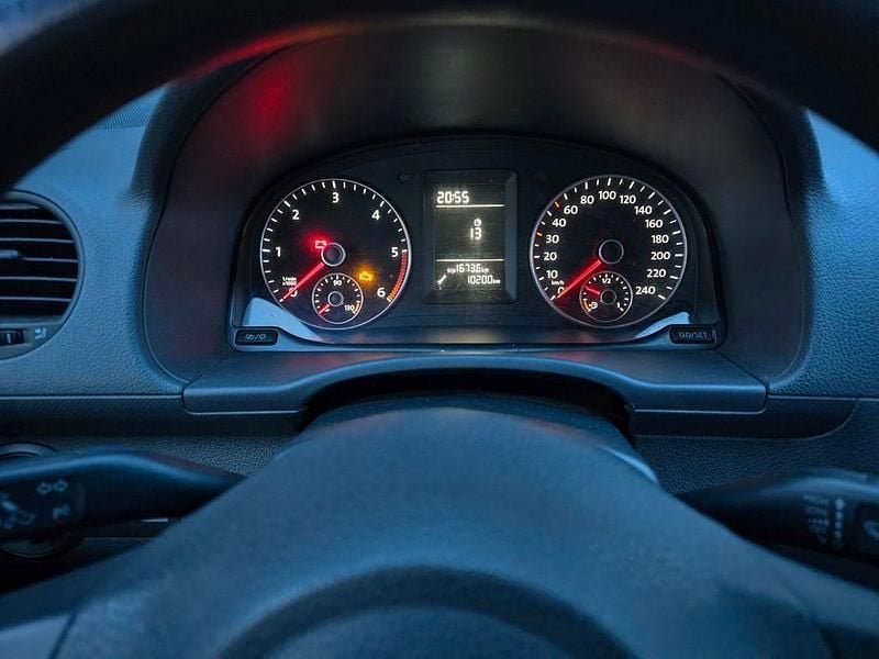 Usado VW Caddy 102 HP (75 kW) 2013 Branco Monovolume