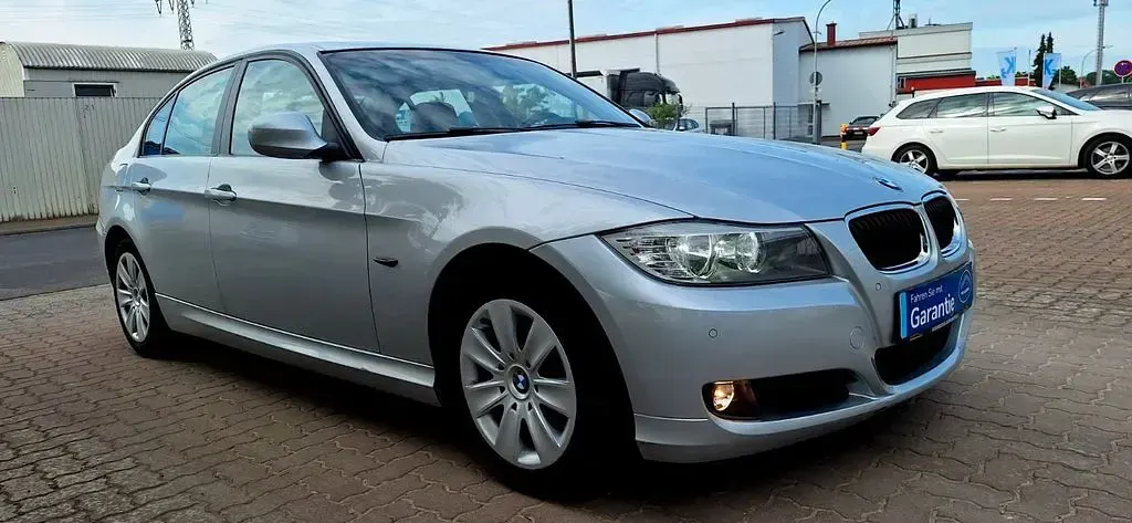 Gebraucht BMW 318 143 PS (105 kW) 2010 Silber Limousine