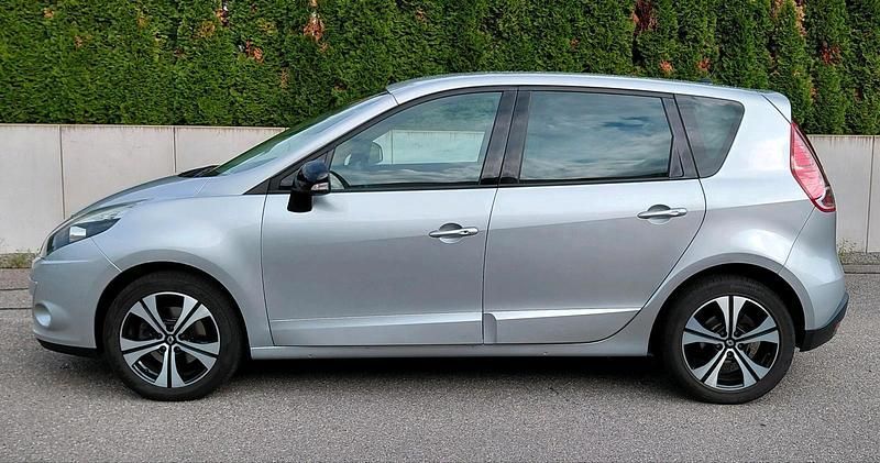 Silber Gebraucht 2012 Renault Scénic III Bose Edition Van / Kleinbus | 4.800 € (Guter Preis) - Bild 1/4