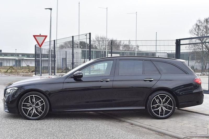 Gebraucht Mercedes E400 330 PS (242 kW) 2022 Schwarz Limousine