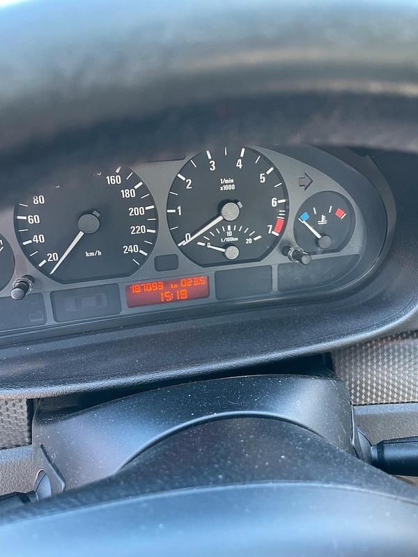 Gebraucht BMW 325 M Sport 192 PS (141 kW) 2005 Silber Limousine