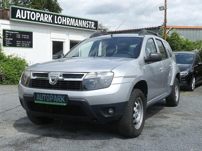 Grau Gebraucht 2011 Dacia Duster Lauréate SUV | 7.000 € (Fairer Preis) - Bild 1/4