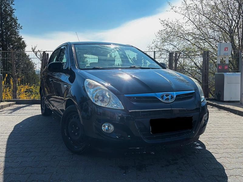 Gebraucht Hyundai i20 Edition 77 PS (56 kW) 2010 Schwarz Kleinwagen