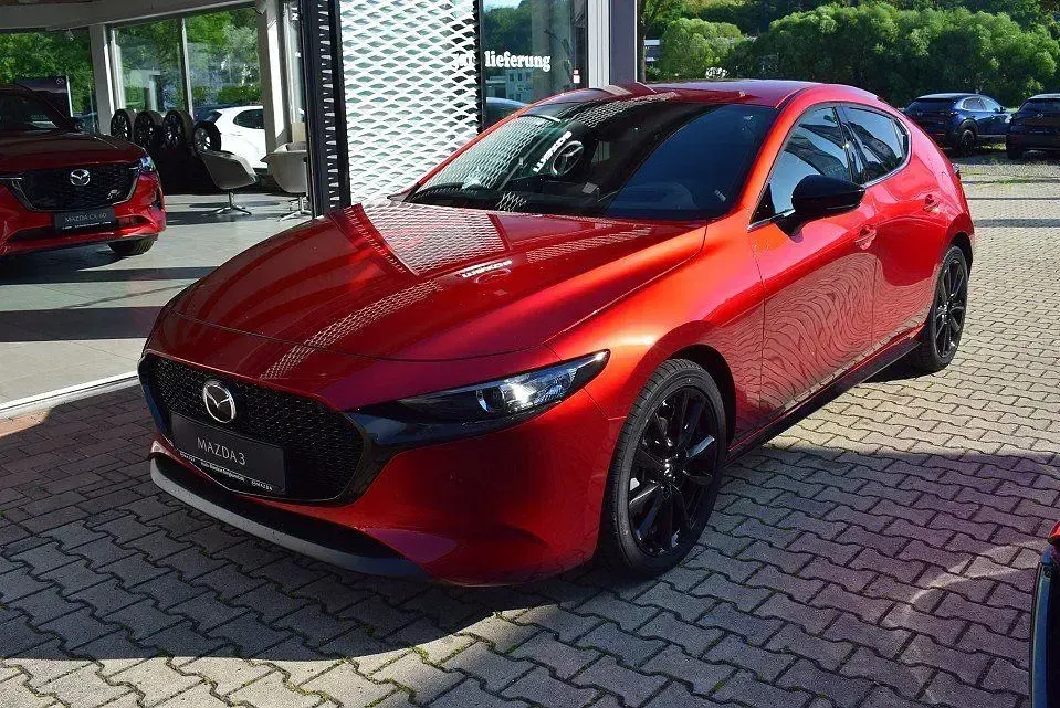 Neu Mazda 3 Homura-Line 140 PS (102 kW) 2026 Rot Limousine