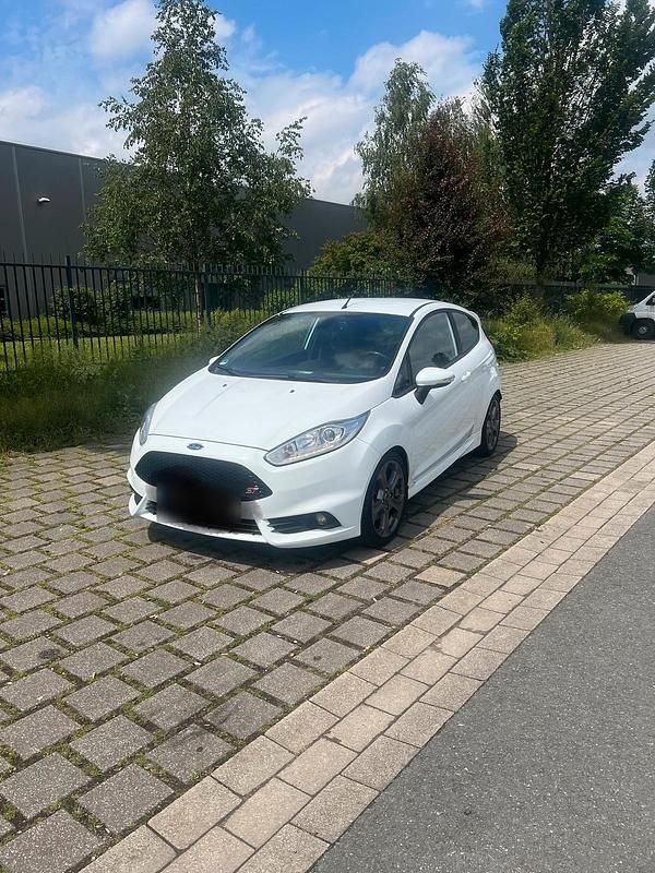 Gebraucht Ford Fiesta ST 182 PS (133 kW) 2014 Weiß Kleinwagen