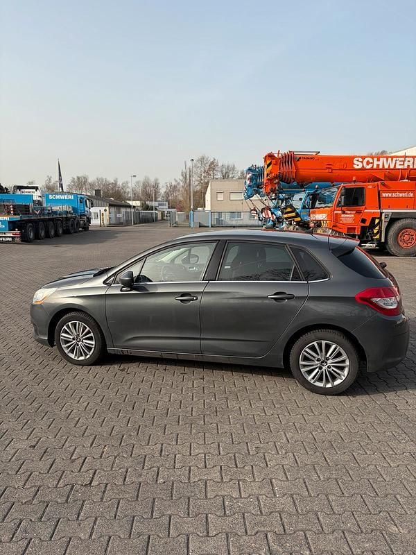 Gebraucht Citroën C4 112 PS (82 kW) 2011 Silber Kleinwagen