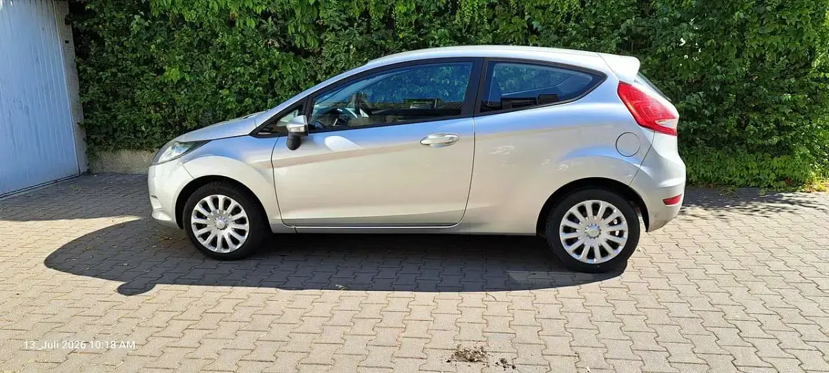 Gebraucht Ford Fiesta Trend 60 PS (44 kW) 2010 Silber Kleinwagen