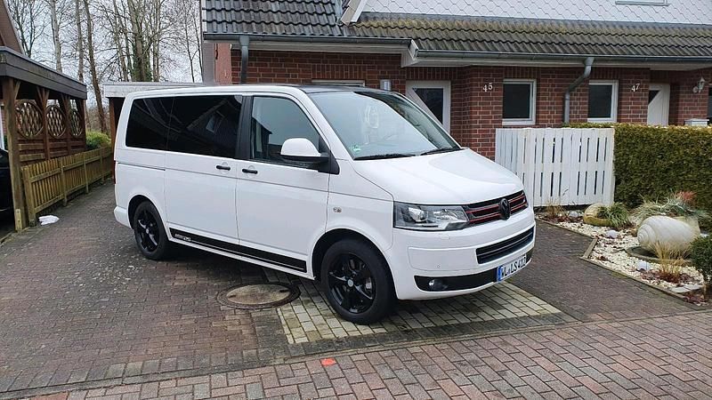Weiß Gebraucht 2011 VW Multivan Edition Van | 24.149 € - Bild 1/4