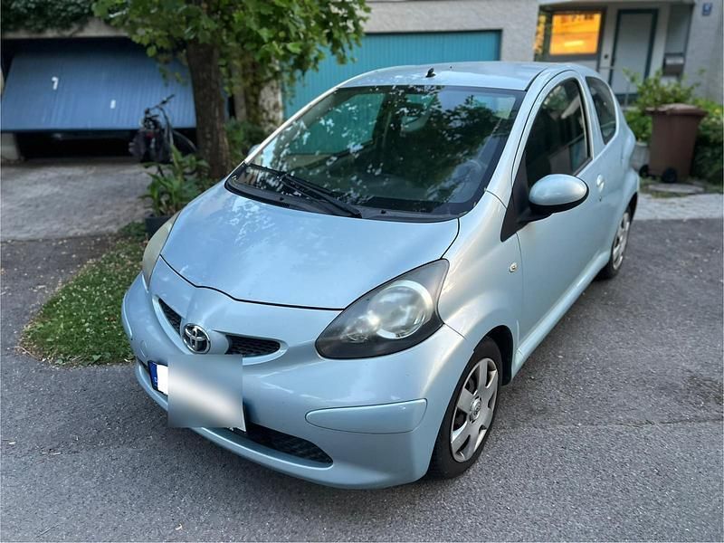 Blau Gebraucht 2006 Toyota Aygo Kleinwagen | 800 € (Superpreis) - Bild 1/4