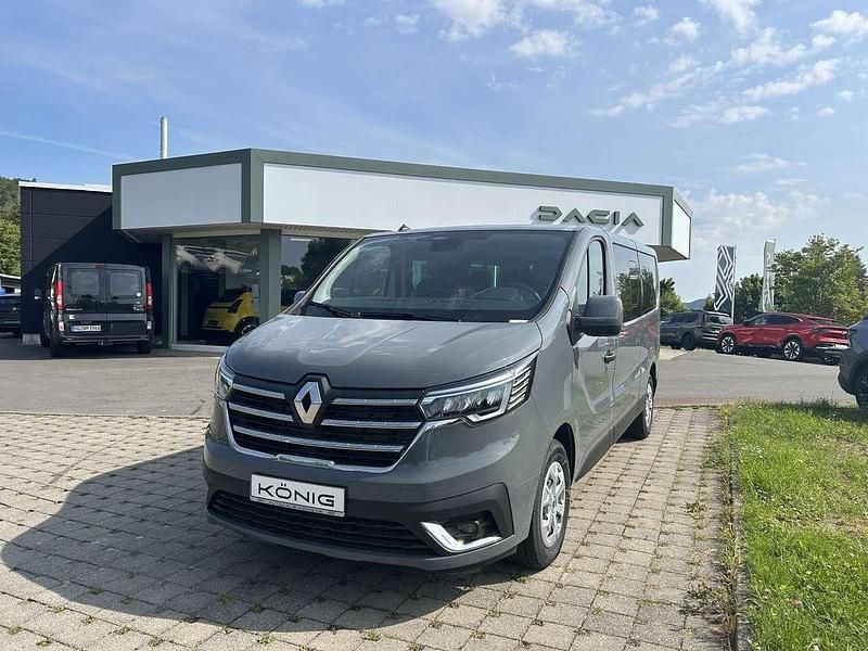 Schiefergrau Gebraucht 2024 Renault Trafic Life Van | 40.597 € (Teuer) - Bild 1/4