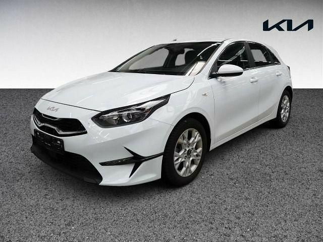 Gebraucht Kia Ceed 140 PS (102 kW) 2024 (wd) cararraweiss Kleinwagen