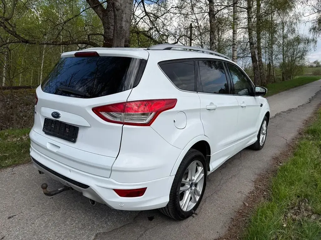 Usado Ford Kuga Titanium 179 HP (131 kW) 2015 Branco SUV