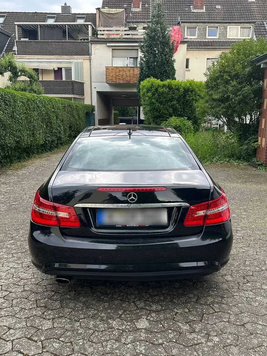 Gebraucht Mercedes E250 204 PS (150 kW) 2012 Schwarz Coupé