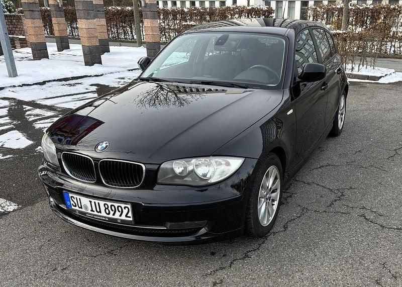 Gebraucht BMW 118 143 PS (105 kW) 2011 Schwarz Kleinwagen