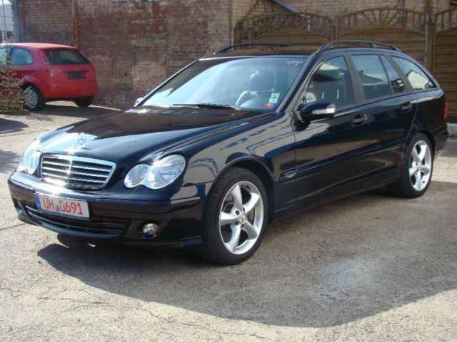 Gebraucht Mercedes C180 143 PS (105 kW) 2004 Schwarz Kombi