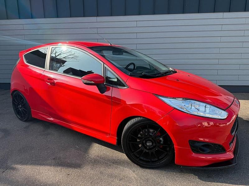 Gebraucht Ford Fiesta Sport 125 PS (91 kW) 2013 Rot Kleinwagen