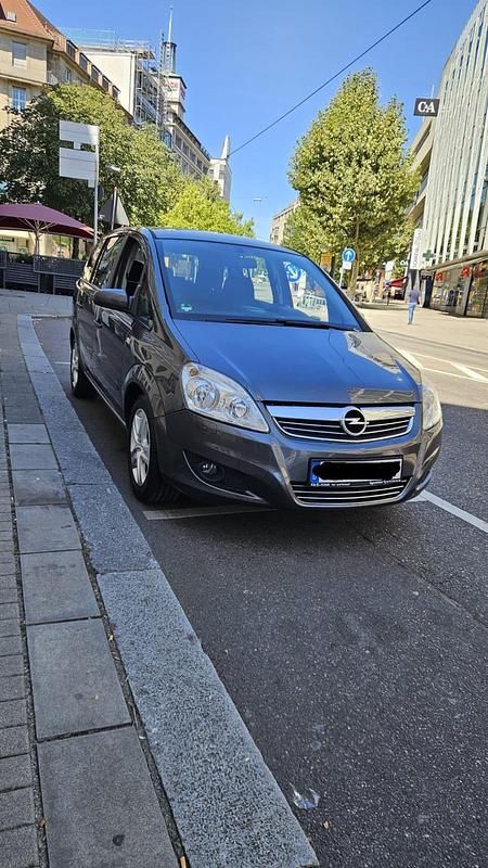Grau Gebraucht 2009 Opel Zafira Kombi | 4.500 € (Etwas zu teuer) - Bild 1/4