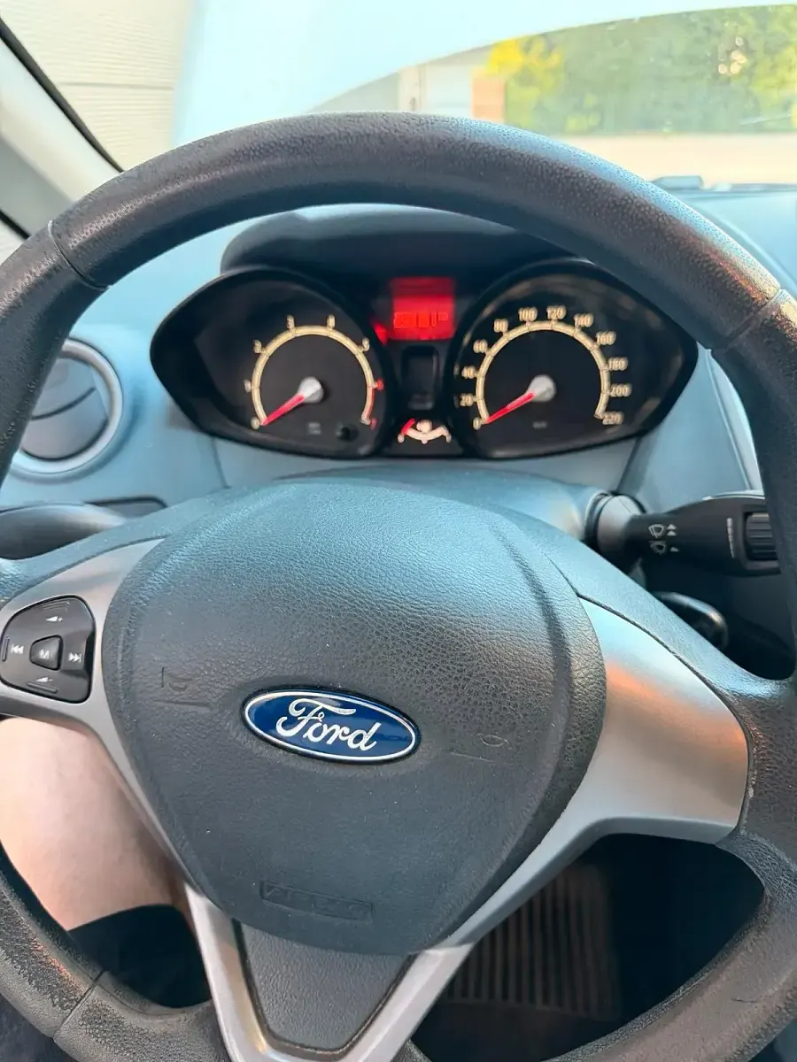 Gebraucht Ford Fiesta 60 PS (44 kW) 2009 Weiß Kleinwagen