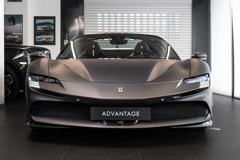 Gebraucht Ferrari SF90 780 PS (573 kW) 2024 Grau Cabrio