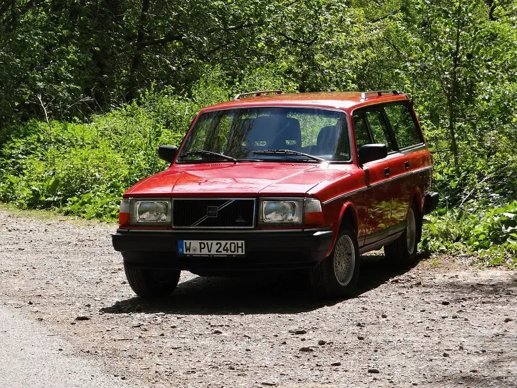 Gebraucht Volvo 245 99 PS (72 kW) 1993 Rot Kombi