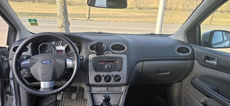 Silber Gebraucht 2011 Ford Focus Limousine | 1.500 € (Superpreis) - Bild 1/4