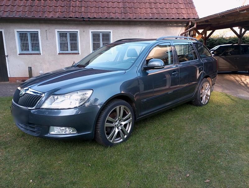 Gebraucht Skoda Octavia 140 PS (102 kW) 2010 Grau Kombi