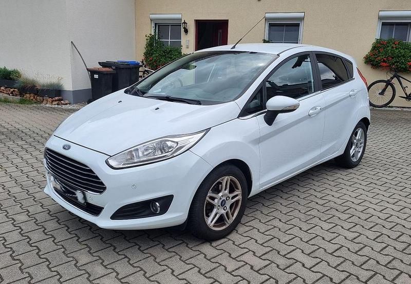 Gebraucht Ford Fiesta SYNC Edition 101 PS (74 kW) 2013 Weiß Kleinwagen